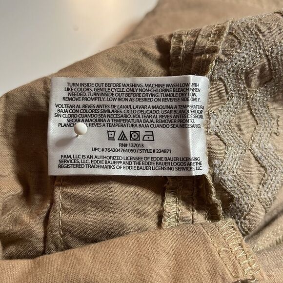 eddie Bauer tan four pockets belt loops embellished sides 4 1/2” length SZ 6 - Picture 8 of 11